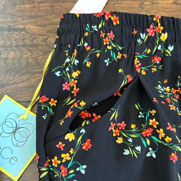 NWT Cece floral joggers with functional drawstring and pockets - size 10 - Picture 3 of 7